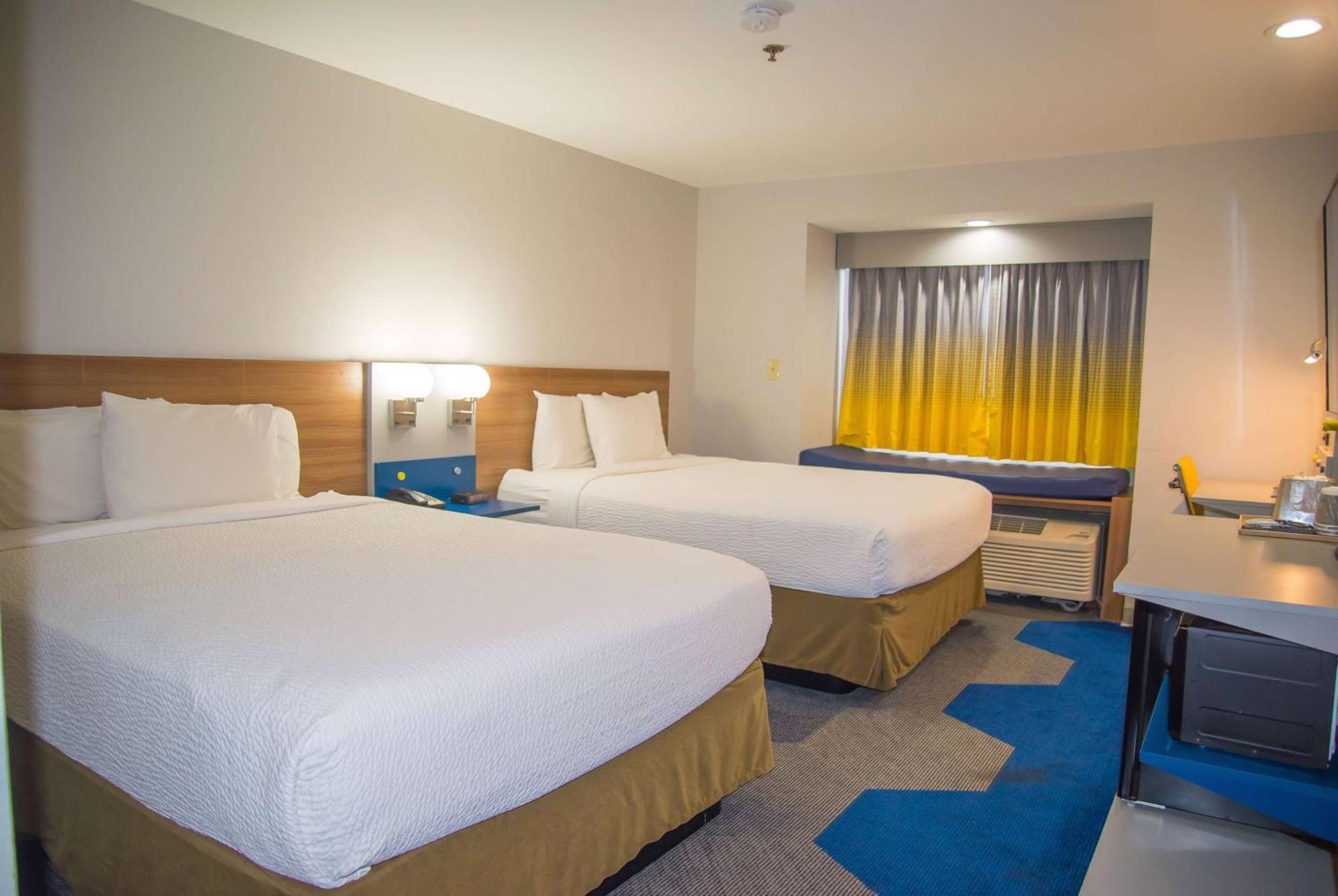 Microtel Inn & Suites By Wyndham Дафне Экстерьер фото